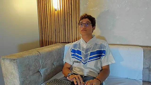 Snapshot of Damian_Wolff chatting on July 29, 5:45 pm Damian Wolff online show from July 29, 5:45 pm