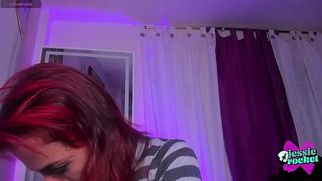 jessierocketx online show from October 28, 2:49 pm