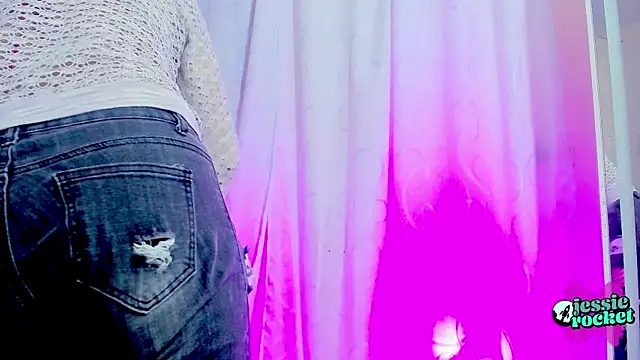jessierocketx online show from April 18, 10:43 pm