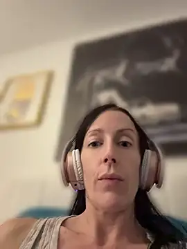 Snapshot of -Lil-Red-Riding-Hood- chatting on August 4, 6:18 am -Lil-Red-Riding-Hood- online show from August 4, 6:18 am