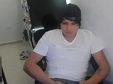 Snapshot of Davoosx chatting on July 25, 6:36 pm Davoosx online show from July 25, 6:36 pm