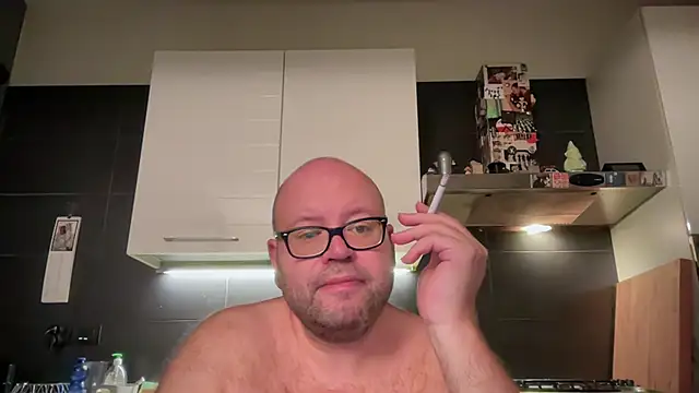 Snapshot of theitalianbear chatting on September 8, 10:31 pm theitalianbear online show from September 8, 10:31 pm