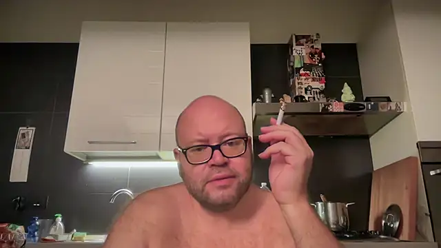 Snapshot of theitalianbear chatting on September 11, 3:50 am theitalianbear online show from September 11, 3:50 am