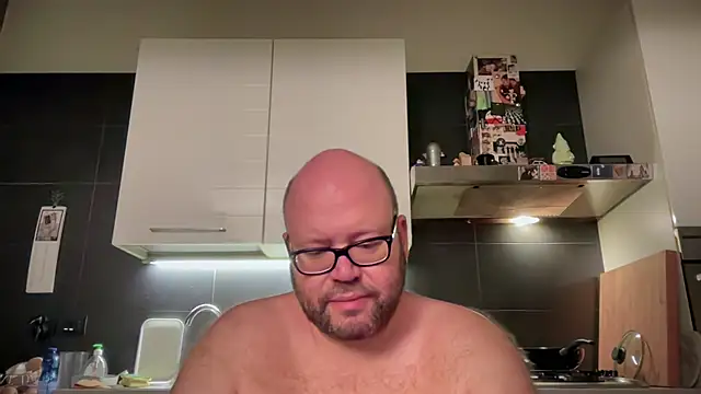 Snapshot of theitalianbear chatting on September 18, 2:47 am theitalianbear online show from September 18, 2:47 am