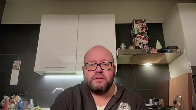 Snapshot of theitalianbear chatting on October 18, 4:14 am theitalianbear online show from October 18, 4:14 am