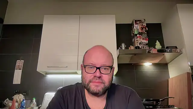 Snapshot of theitalianbear chatting on October 16, 2:31 am theitalianbear online show from October 16, 2:31 am