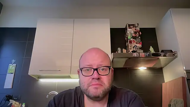 theitalianbear online show from May 8, 4:16 am