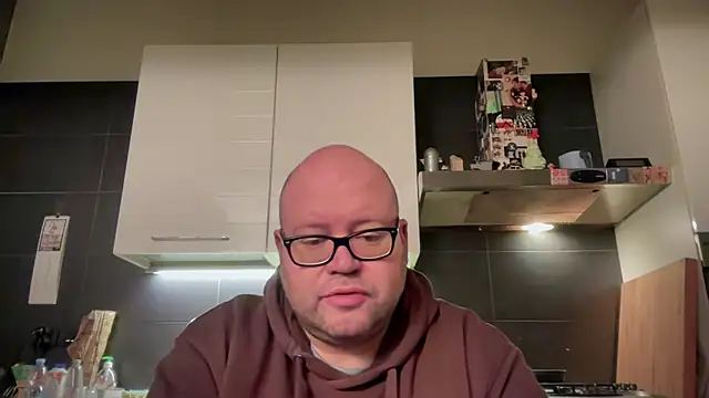 Snapshot of theitalianbear chatting on February 27, 12:25 am theitalianbear online show from February 27, 12:25 am