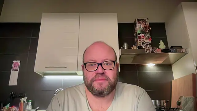 theitalianbear online show from April 22, 3:13 am