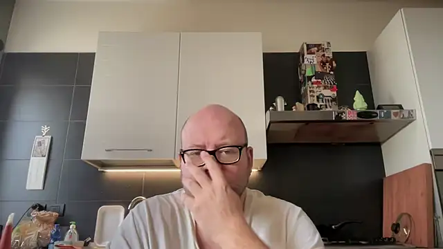 Snapshot of theitalianbear chatting on October 1, 9:58 am theitalianbear online show from October 1, 9:58 am