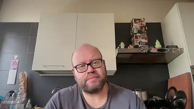 theitalianbear online show from April 15, 1:04 pm