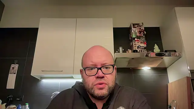 Snapshot of theitalianbear chatting on October 5, 3:41 am theitalianbear online show from October 5, 3:41 am
