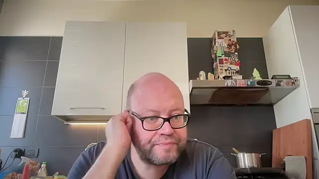 theitalianbear online show from May 9, 9:23 am