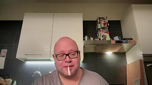 Snapshot of theitalianbear chatting on March 15, 4:13 am theitalianbear online show from March 15, 4:13 am
