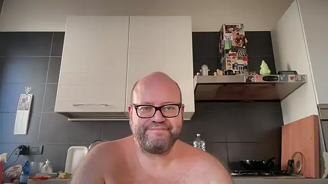 Snapshot of theitalianbear chatting on September 18, 2:53 pm theitalianbear online show from September 18, 2:53 pm