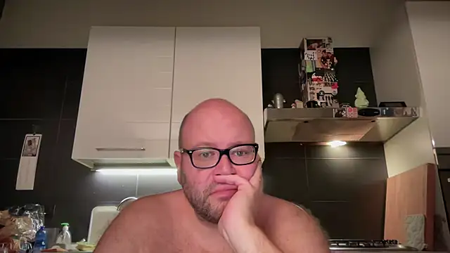 Snapshot of theitalianbear chatting on September 12, 8:41 pm theitalianbear online show from September 12, 8:41 pm