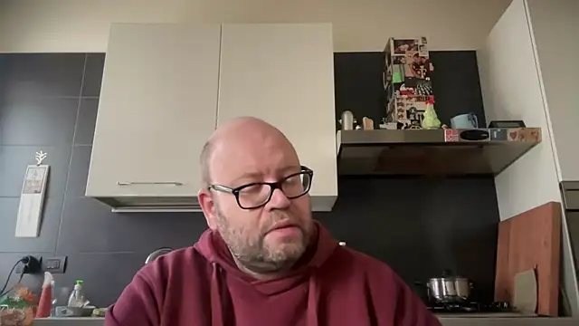 Snapshot of theitalianbear chatting on February 19, 11:17 am theitalianbear online show from February 19, 11:17 am