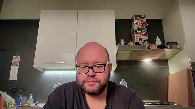 Snapshot of theitalianbear chatting on October 15, 3:38 am theitalianbear online show from October 15, 3:38 am