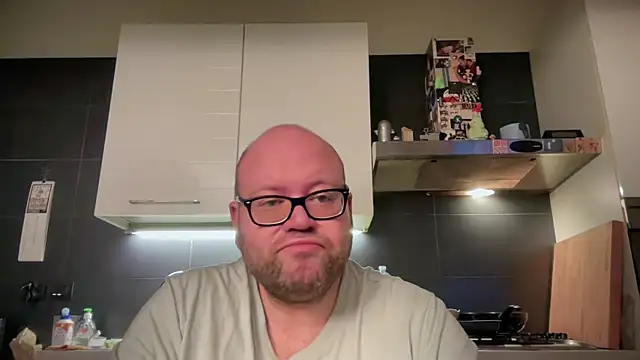 Snapshot of theitalianbear chatting on February 12, 10:59 pm theitalianbear online show from February 12, 10:59 pm