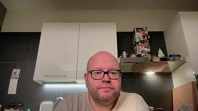 Snapshot of theitalianbear chatting on October 2, 2:37 am theitalianbear online show from October 2, 2:37 am