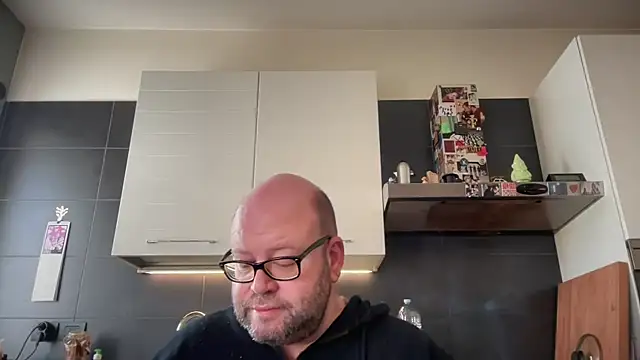 theitalianbear online show from April 4, 7:59 am