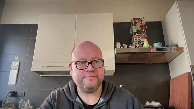 Snapshot of theitalianbear chatting on February 10, 1:44 pm theitalianbear online show from February 10, 1:44 pm