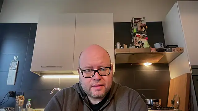 Snapshot of theitalianbear chatting on January 18, 1:40 pm theitalianbear online show from January 18, 1:40 pm