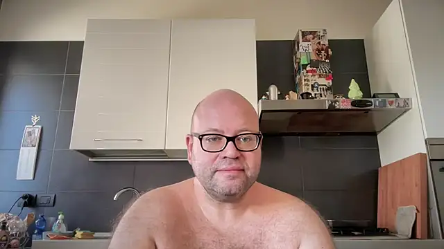 Snapshot of theitalianbear chatting on September 26, 9:38 am theitalianbear online show from September 26, 9:38 am