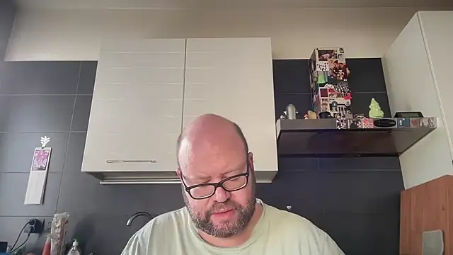 theitalianbear online show from April 18, 6:49 am