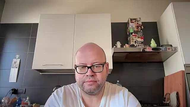 Snapshot of theitalianbear chatting on September 28, 10:44 am theitalianbear online show from September 28, 10:44 am