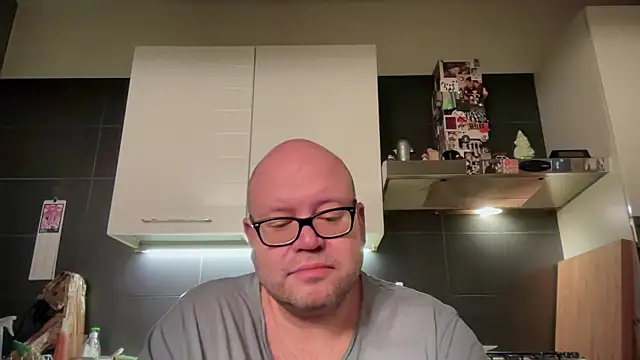 theitalianbear online show from April 28, 2:27 am