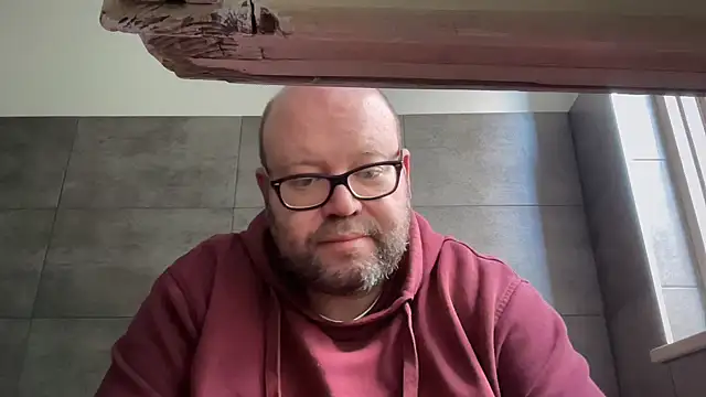 theitalianbear online show from April 8, 2:18 pm