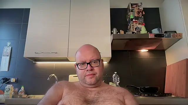 Snapshot of theitalianbear chatting on February 5, 8:32 am theitalianbear online show from February 5, 8:32 am