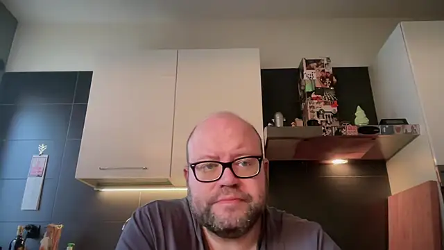 theitalianbear online show from February 10, 7:18 am