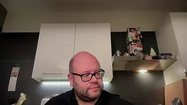Snapshot of theitalianbear chatting on October 9, 1:28 am theitalianbear online show from October 9, 1:28 am