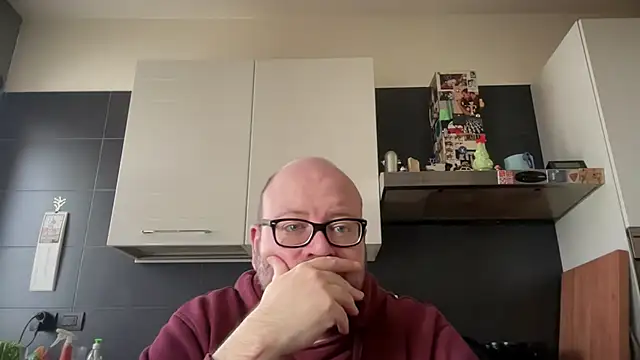 Snapshot of theitalianbear chatting on February 18, 11:44 am theitalianbear online show from February 18, 11:44 am