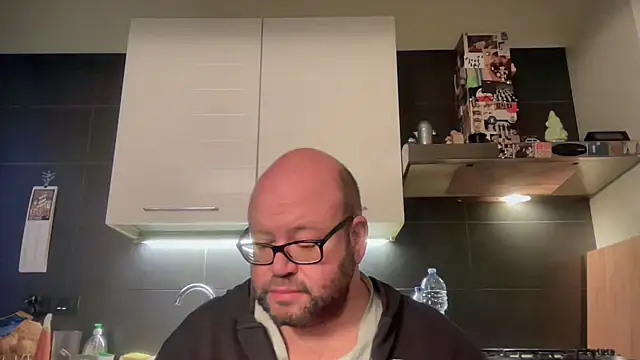 theitalianbear online show from December 3, 6:03 am