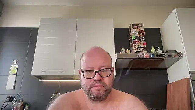 theitalianbear online show from May 12, 7:38 am