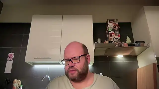 theitalianbear online show from April 24, 2:13 am