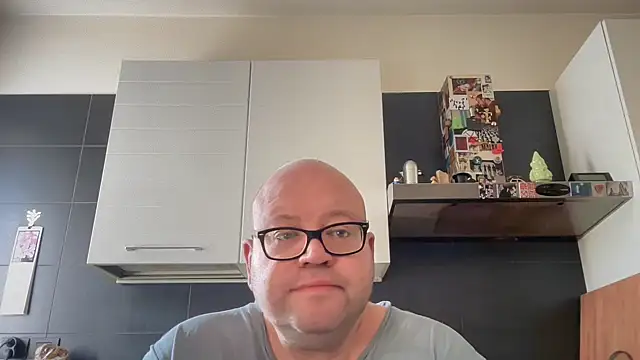 theitalianbear online show from April 26, 7:38 am
