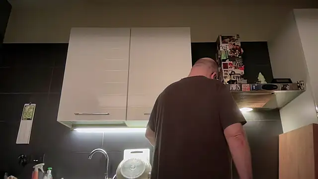 theitalianbear online show from May 4, 2:59 am