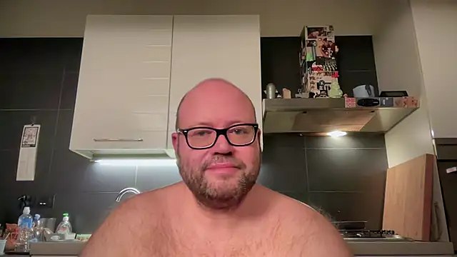 Snapshot of theitalianbear chatting on January 31, 9:59 pm theitalianbear online show from January 31, 9:59 pm