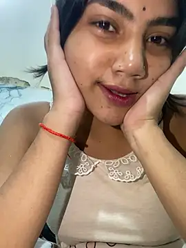 Snapshot of Aayesha_Rawat chatting on August 2, 4:33 am Aayesha Rawat online show from August 2, 4:33 am