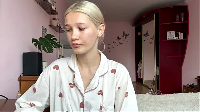 RoxyKindlimann online show from July 27, 1:07 pm