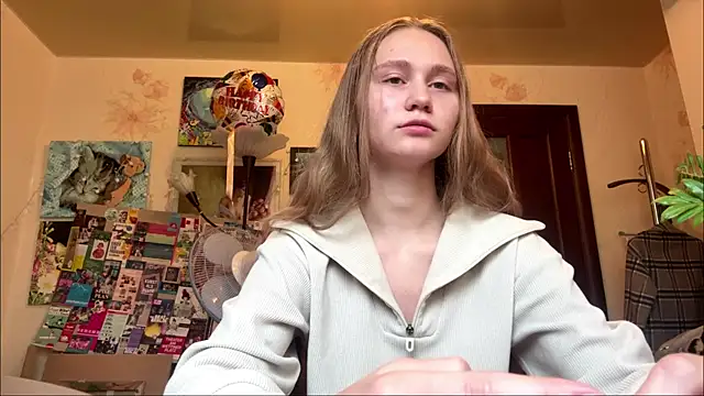 ShellieSavko online show from July 28, 6:10 am