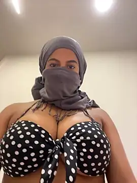 curlycurlygirl online show from July 27, 1:40 pm