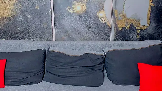 Stuning  Lily online show from April 2, 8:43 am