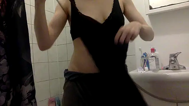 laetitia xo online show from August 6, 12:27 am