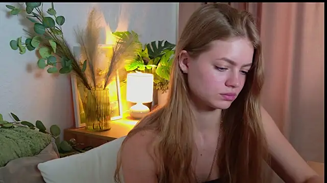 EmillyDiamond online show from July 28, 7:05 am