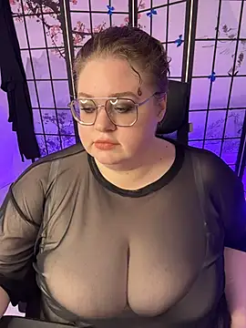 DriveThruChloe online show from August 1, 1:31 pm